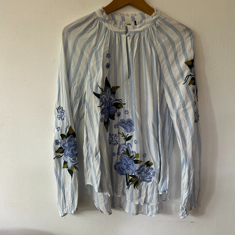 Akemi + Kin Boho Blouse Womens Medium Blue Striped Floral Embroidered Cottage